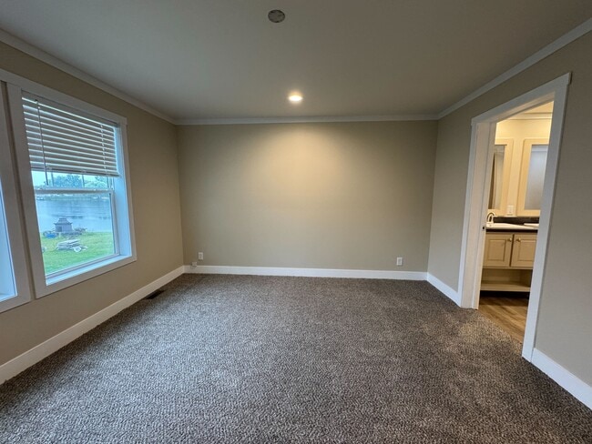 Building Photo - 48599 Lakeview E