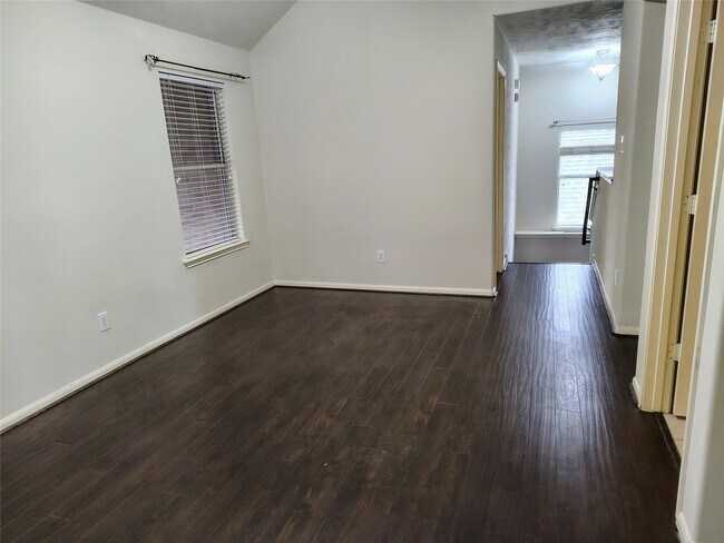 Building Photo - 6126 Menor Crest Dr