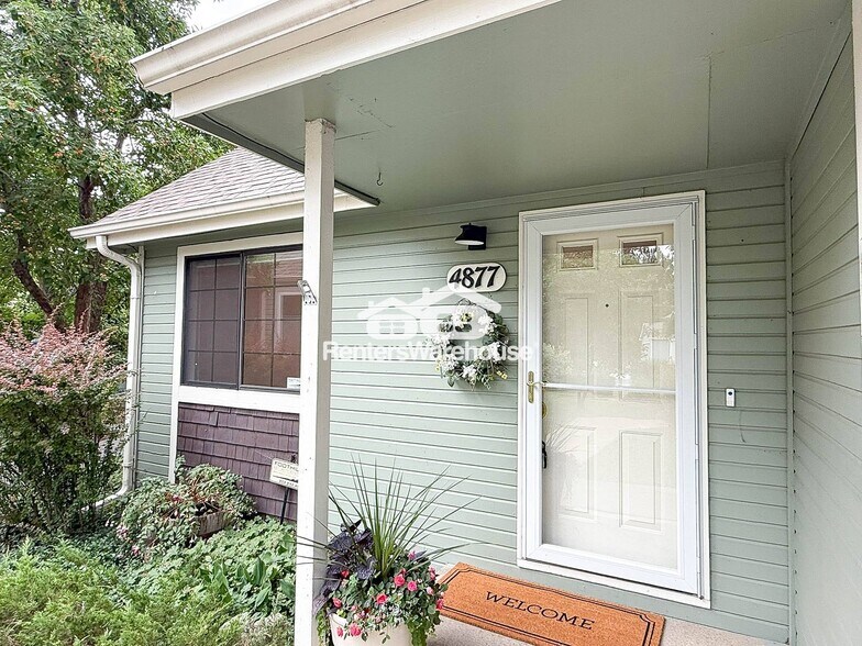 Building Photo - 4877 Darwin Ct