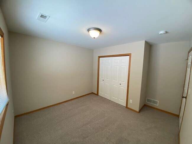 Building Photo - 1451 Summit St