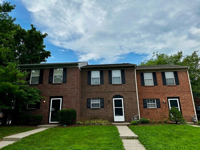Building Photo - 2803 Point Ct