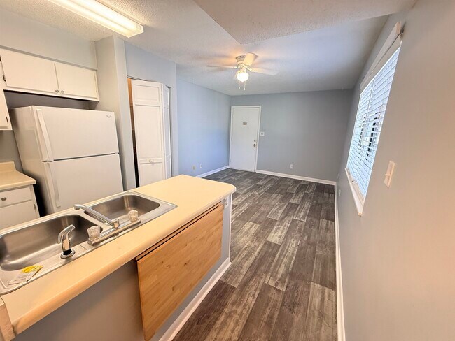 Building Photo - 10174 Beach Dr SW