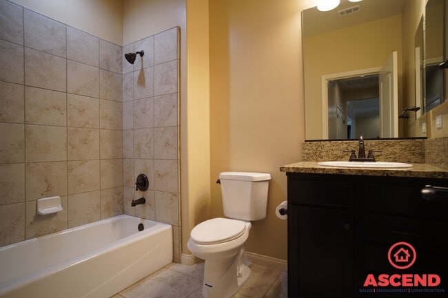 Building Photo - Glamorous Home in Seven Oaks Gated Community!