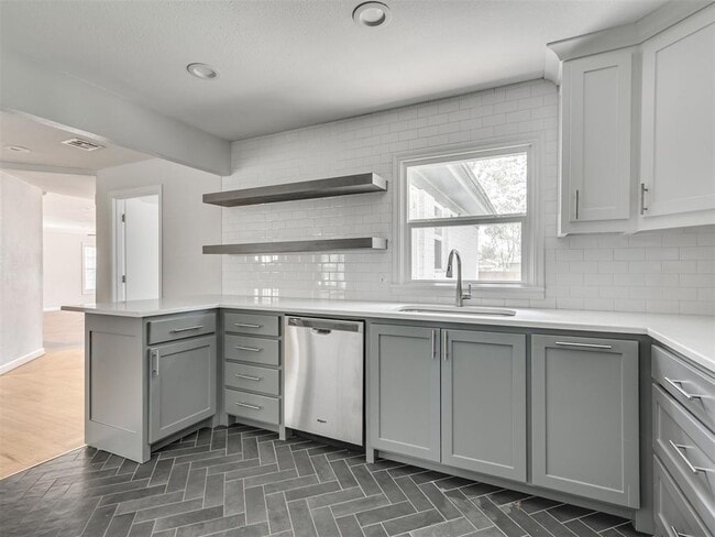 Building Photo - 1222 Westlawn Dr