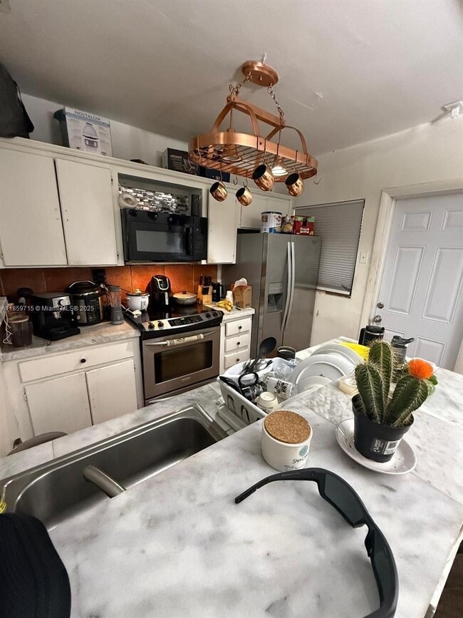 Building Photo - 3 bedroom in Miami Spring FL 33166