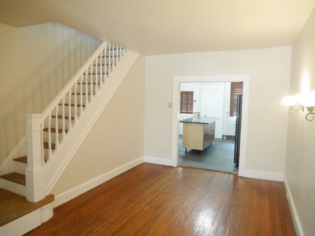 Building Photo - PRIME LOCATION! Charming 3-Bedroom Home Ne...