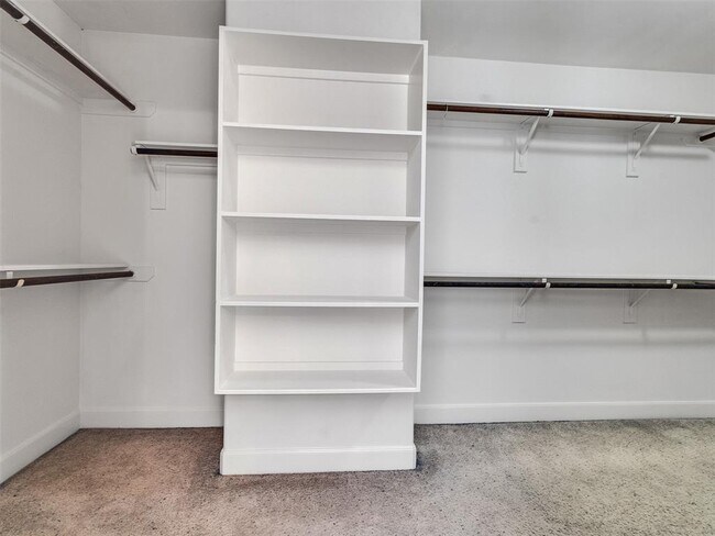 Building Photo - 4319 Lillian St