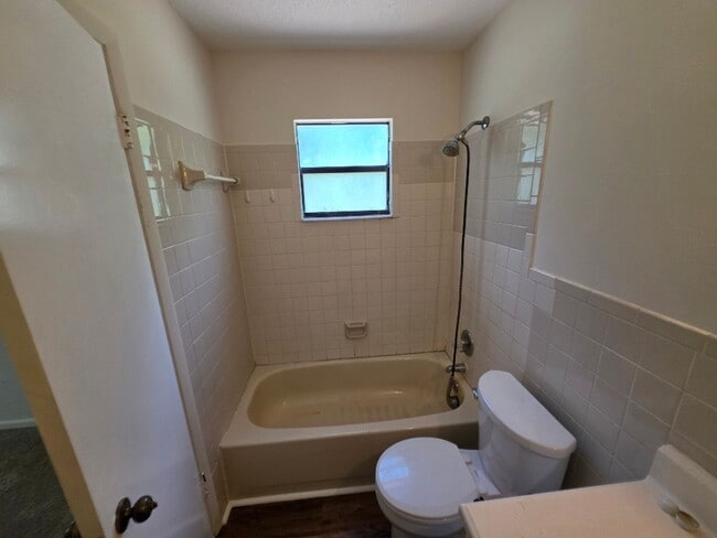 Building Photo - 2 Bedroom 2 Bathroom Edgewater Home