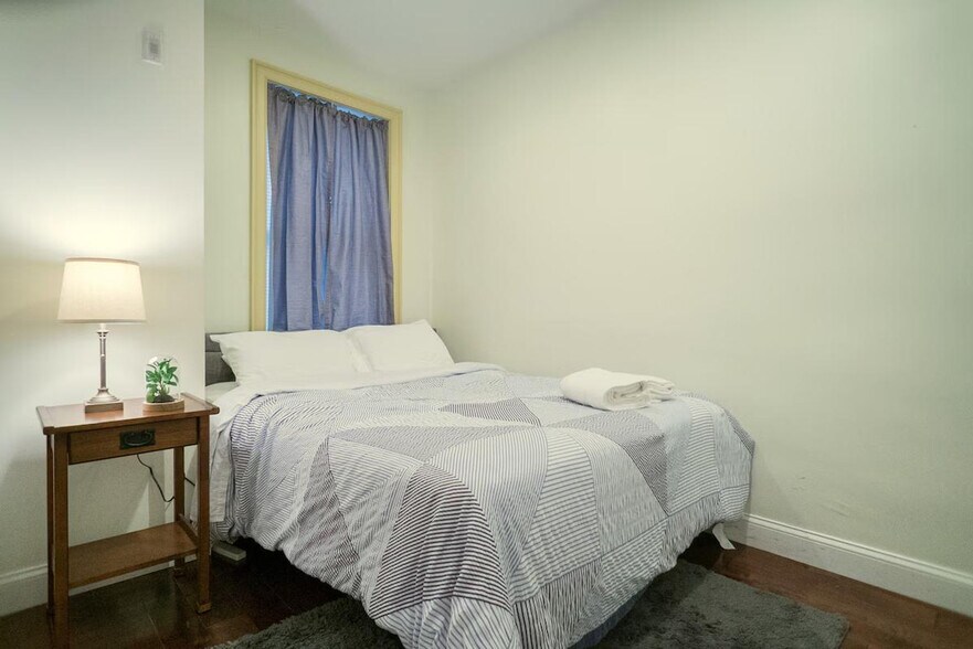 Building Photo - 10o Blossom St