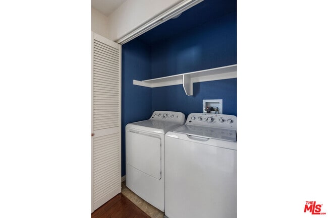 Building Photo - 6840 De Celis Pl