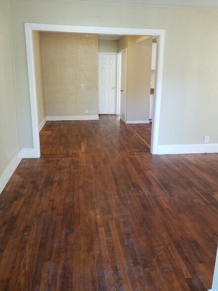 Building Photo - 3143 Magnolia, Unit b,