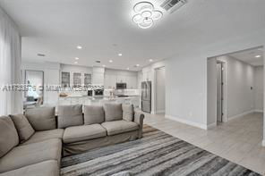 Building Photo - 1033 Eucalyptus Dr