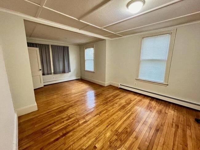 Building Photo - 52 S Chestnut St