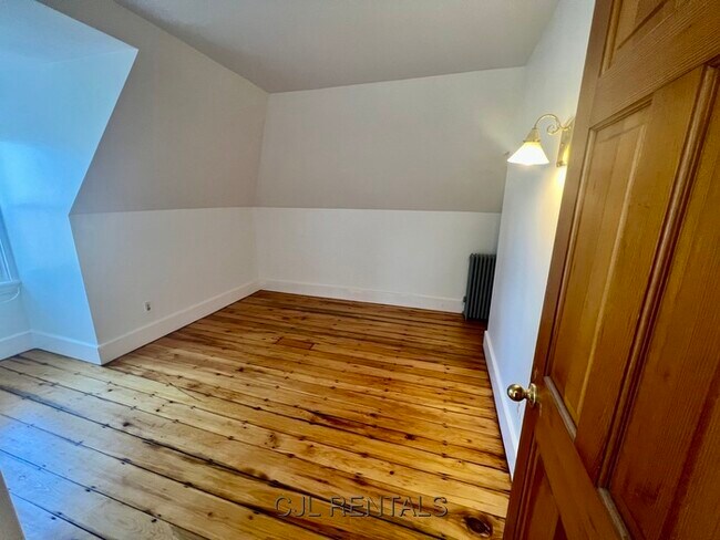 Building Photo - 50 Pond St