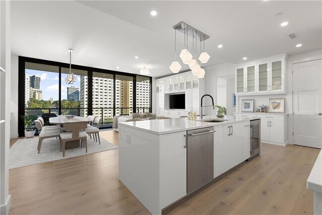 Building Photo - 2425 Peachtree Rd NE