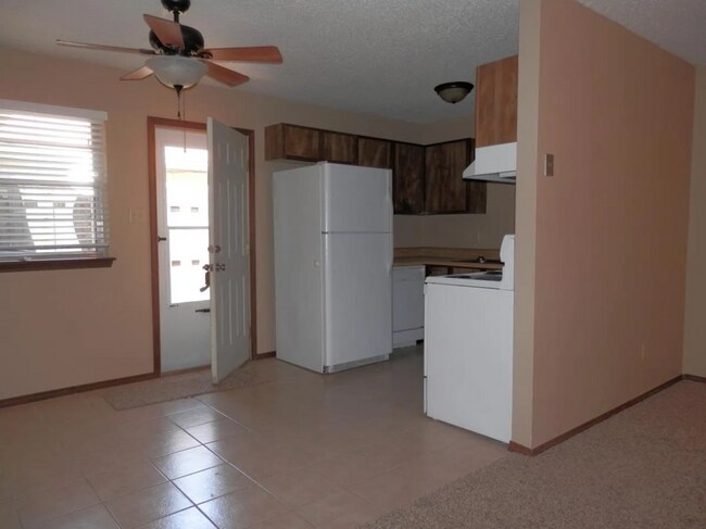 Building Photo - 7938 NW Crossland Cir