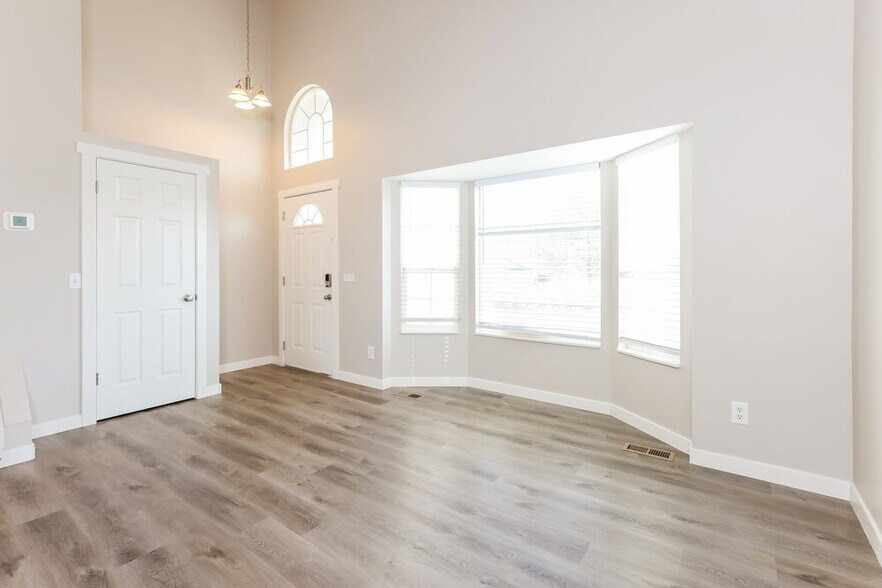 Building Photo - 7332 S Jasper Hill Dr