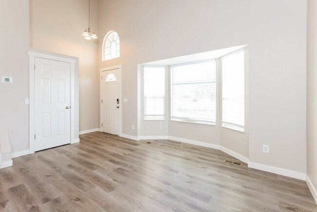 Building Photo - 7332 S Jasper Hill Dr