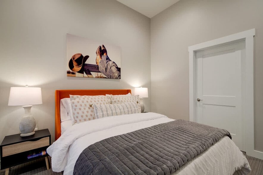 Building Photo - 110 W Beall St