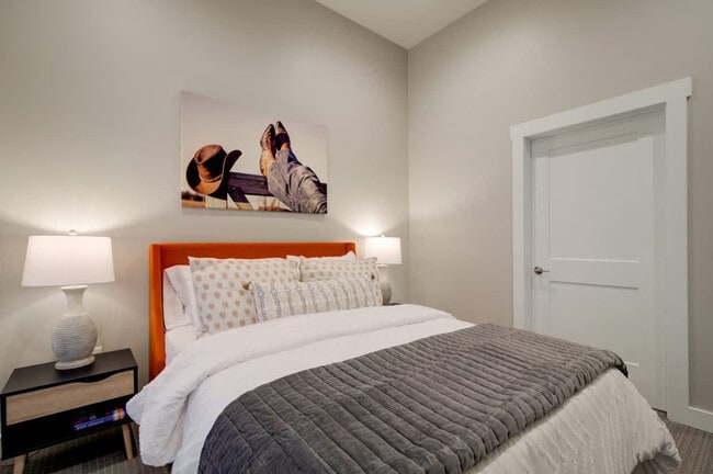 Building Photo - 110 W Beall St