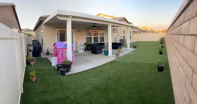 Primary Photo - MV8621