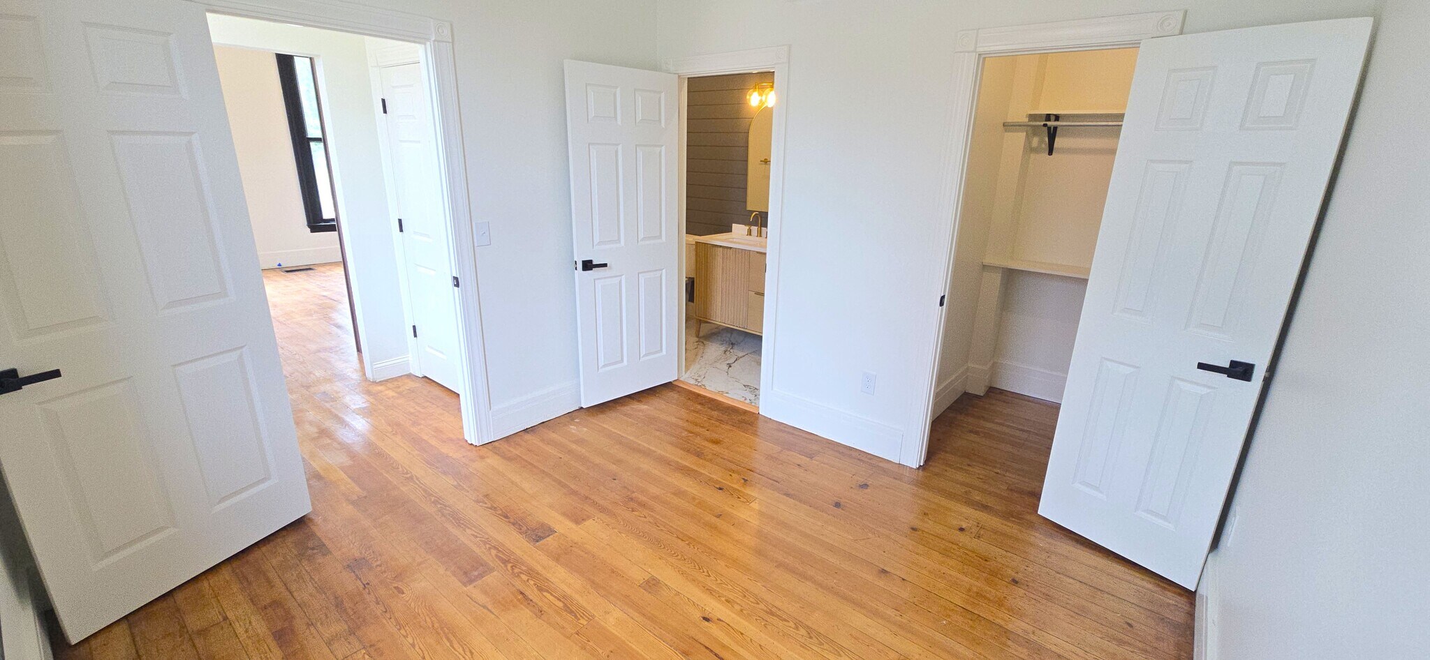 Primary Bedroom - 1205 Lee St