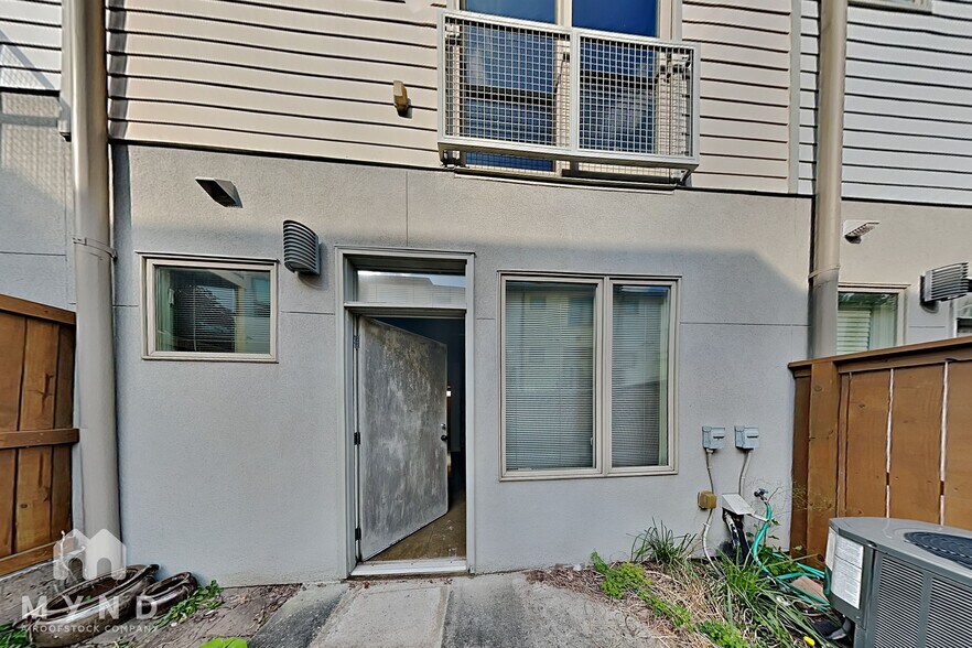 Building Photo - 1379 Stirling Cir NW