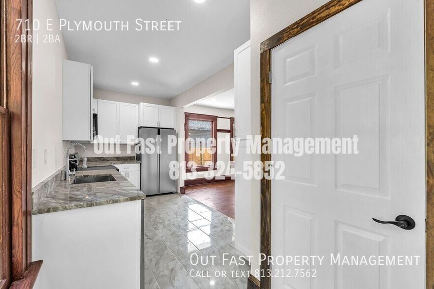 Building Photo - 710 E Plymouth St