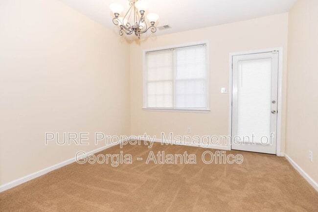 Building Photo - 1750 Heights Cir