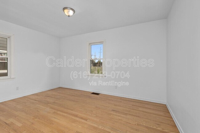 Building Photo - 105 Morning Glory St SW