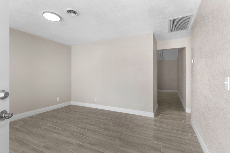 Building Photo - 815 N Hendry Ave
