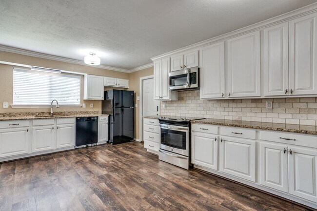 Building Photo - 1410 Thackery Dr