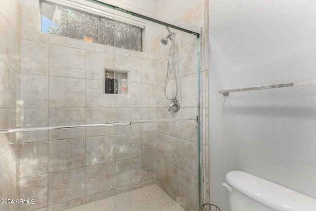 Building Photo - 3725 E Meadowview Dr