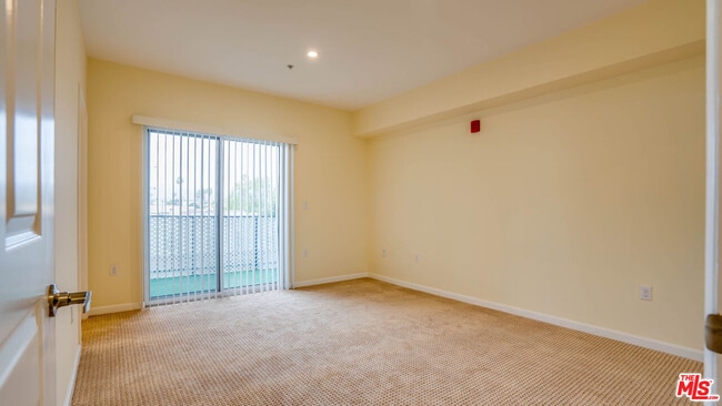 Building Photo - 155 S Oxford Ave