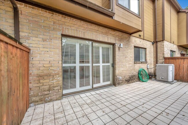 Building Photo - 11711 Memorial Dr