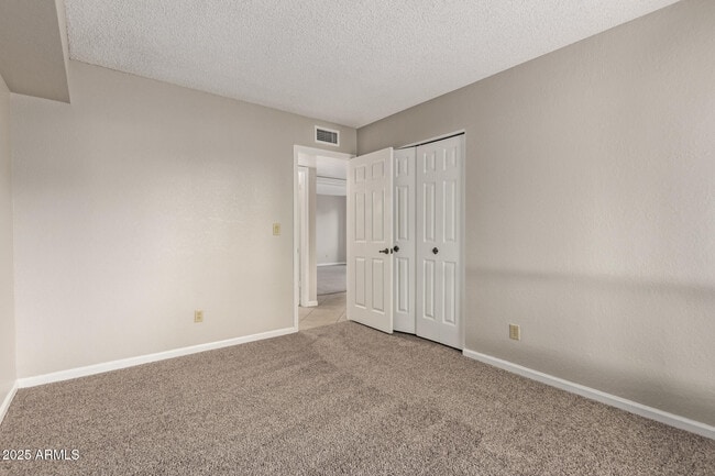 Building Photo - 4912 E Ludlow Dr