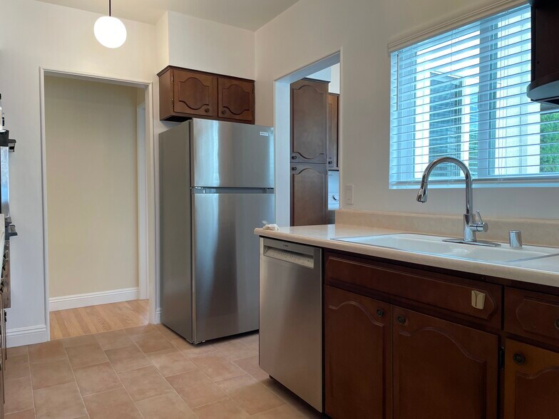 Building Photo - 4209 Vinton Ave