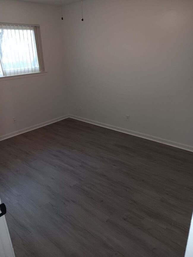 Building Photo - $500 off First Month Rent! Coming Soon! Cute and Cozy 2 bedroom 1 bathroom with HUGE Back yard!