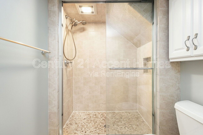 Building Photo - 2034 Arlington Terrace