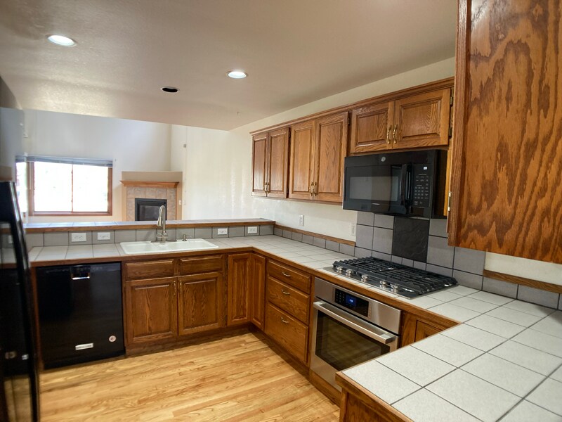 Building Photo - 0 Luxury Ln