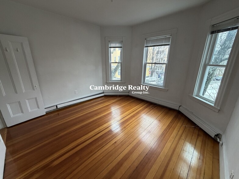 Building Photo - 88 Putnam Ave