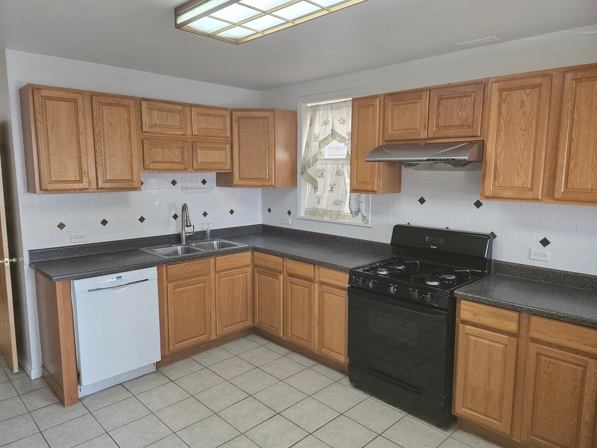 Kitchen - 2974 S Loomis St