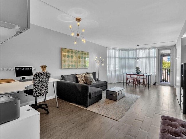 Building Photo - 3375 N Country Club Dr