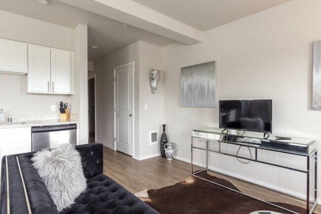 Building Photo - 624 E 32nd St