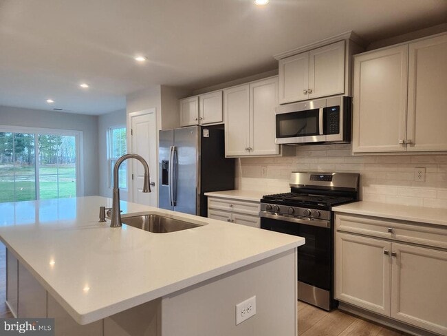 Building Photo - 377 Waterside Sq