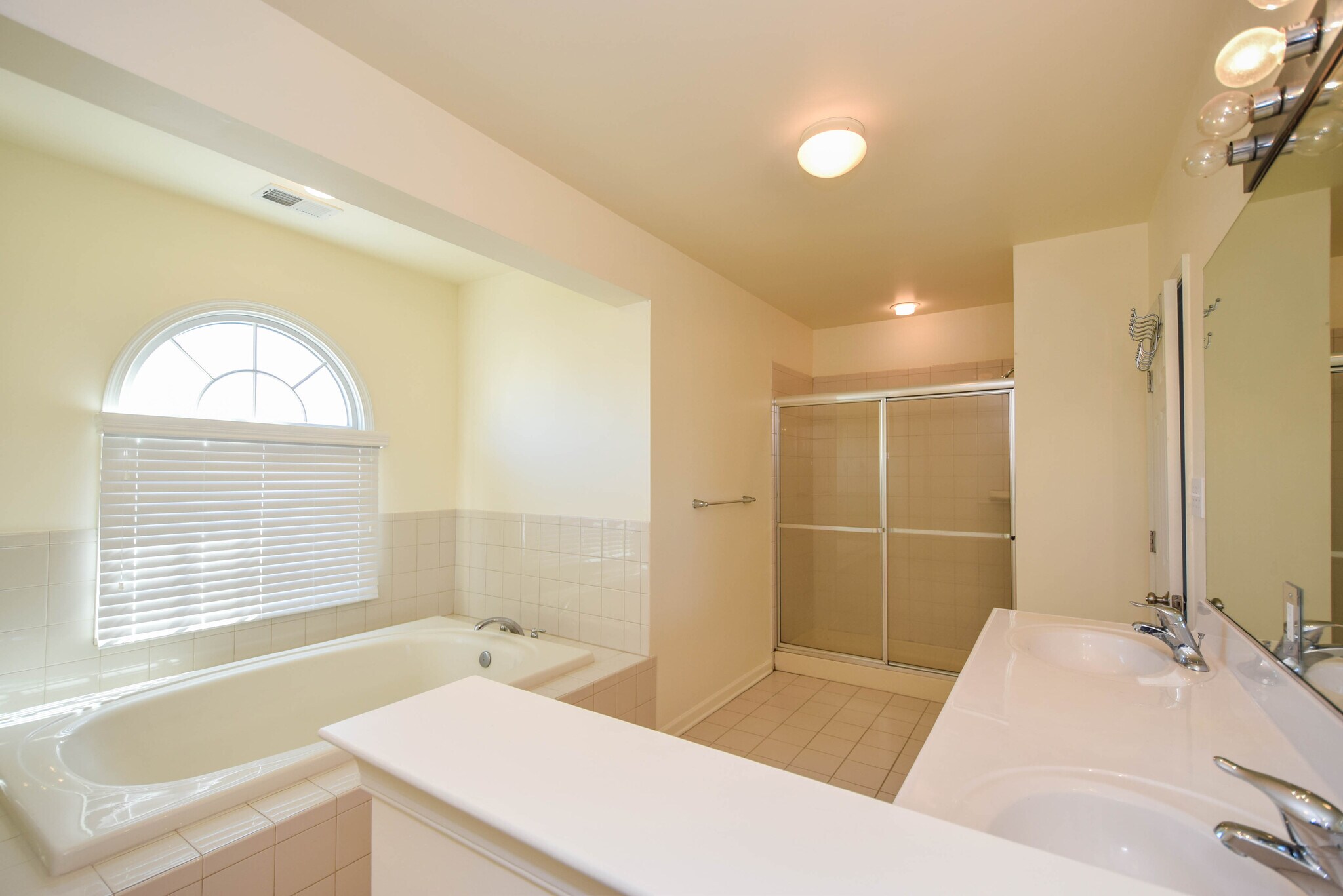 Building Photo - 67 Chelsea Ct