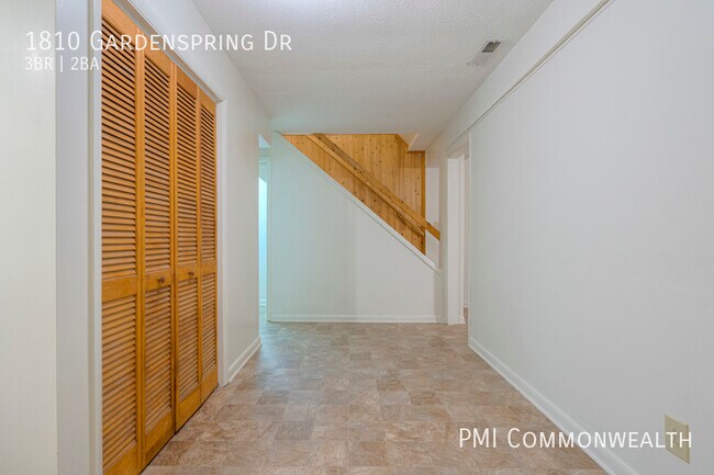 Building Photo - 3 Bed / 2 Bath Single Family (Available 7/...