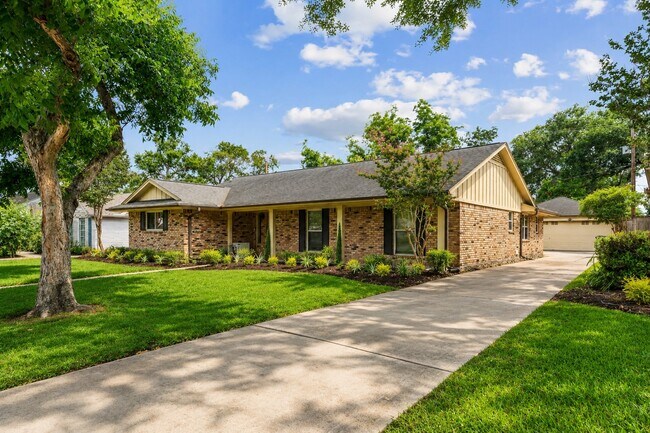 Building Photo - 1810 Droxford Dr