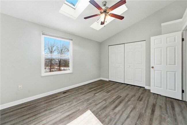 Building Photo - 217 Clearbrook Ct