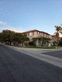 Building Photo - 16844 Merion Ln
